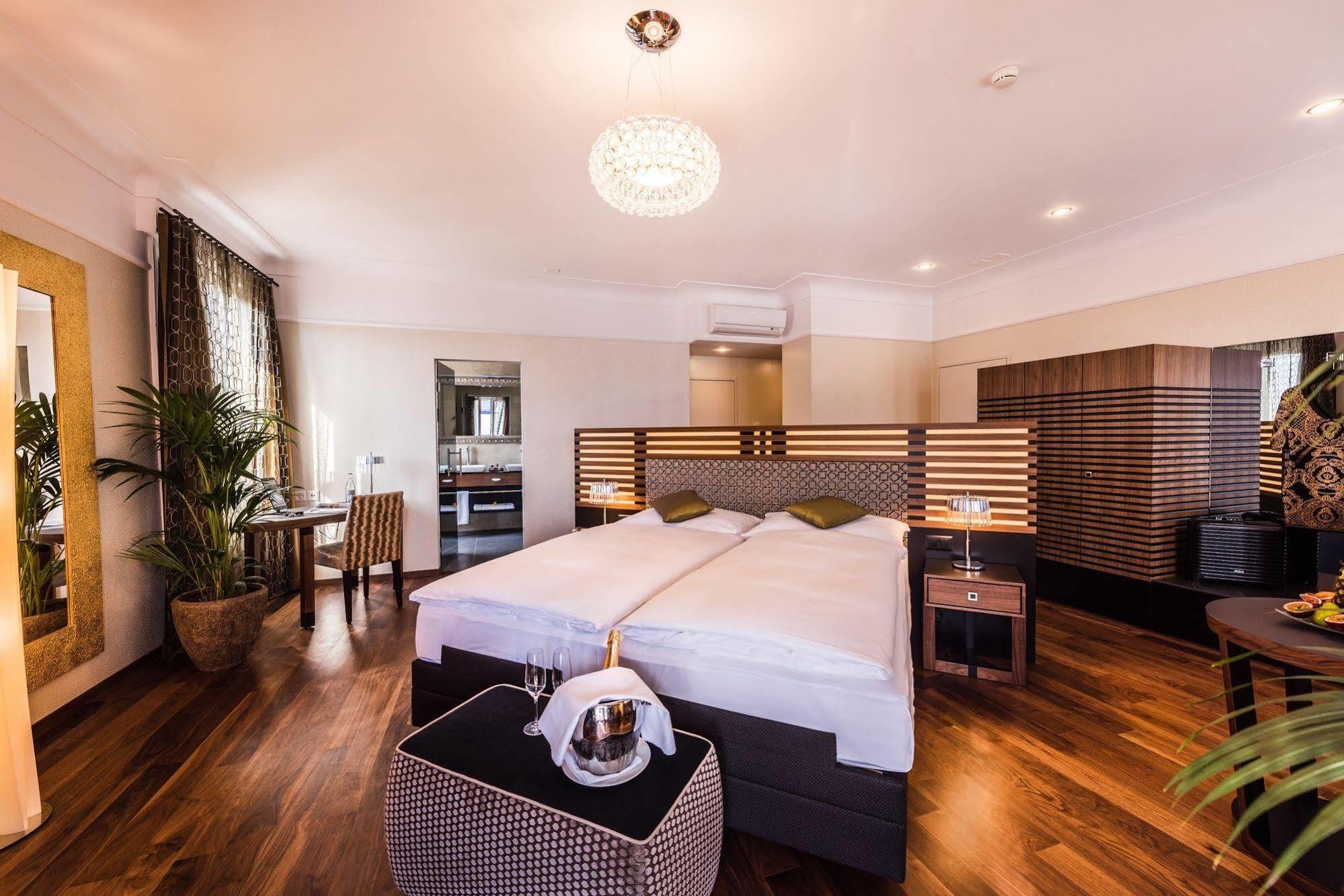 Art Deco Montana Hotel 4*